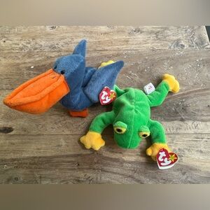 Vintage beanie babies scoop and smoochy.